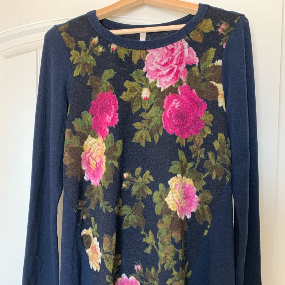 Floral print sweater